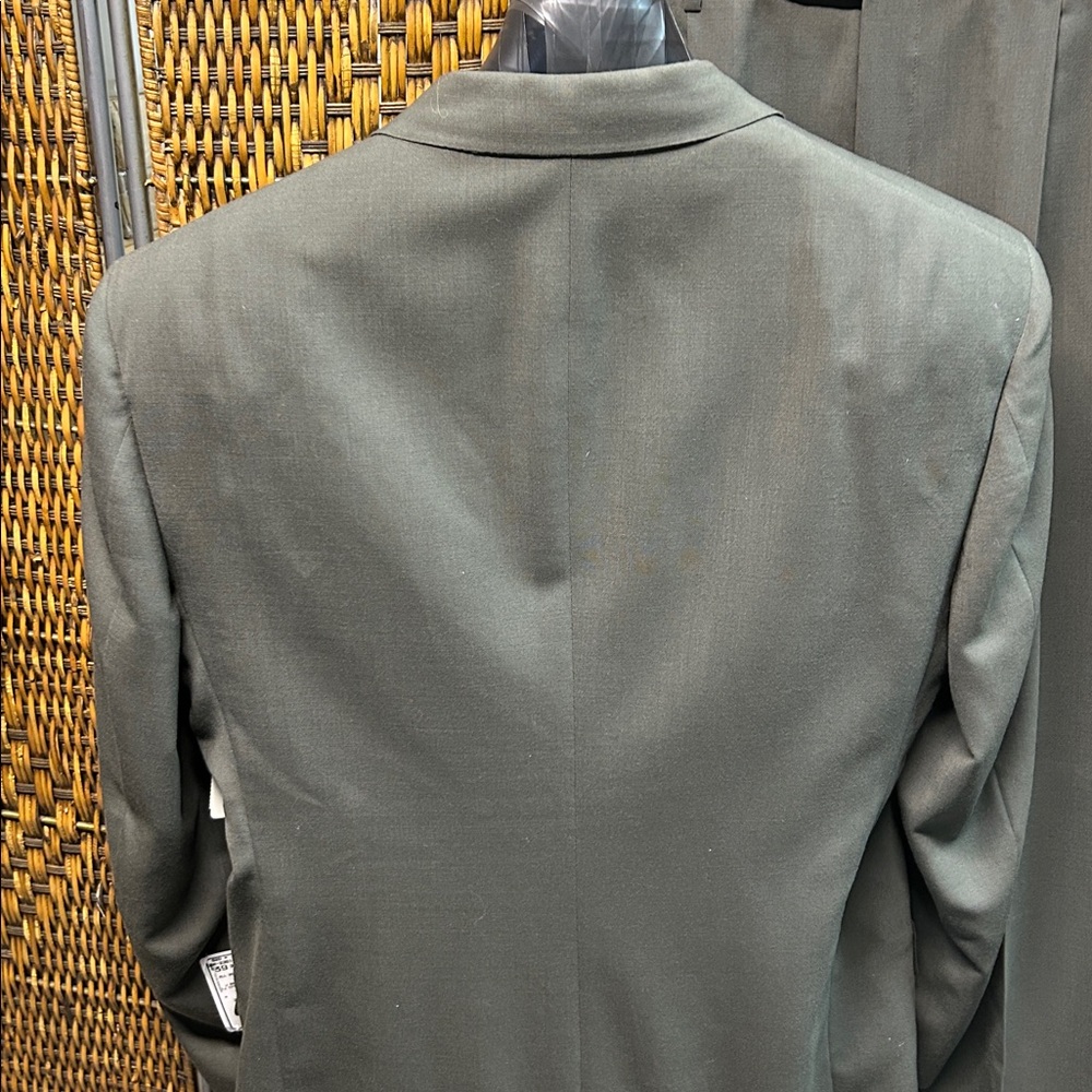 9932 Austin Reed Drab Green Suit Dillards Size 39R Coat 32 Pants - Picture 6 of 16